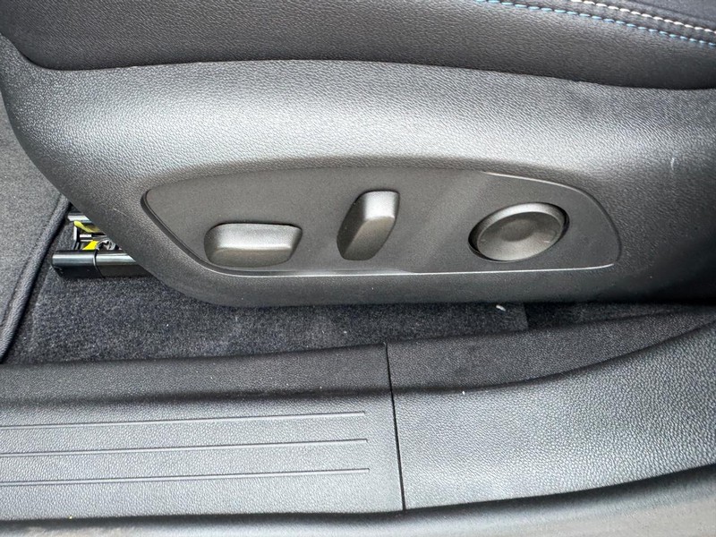 Chevrolet Equinox EV Vehicle Full-screen Gallery Image 10