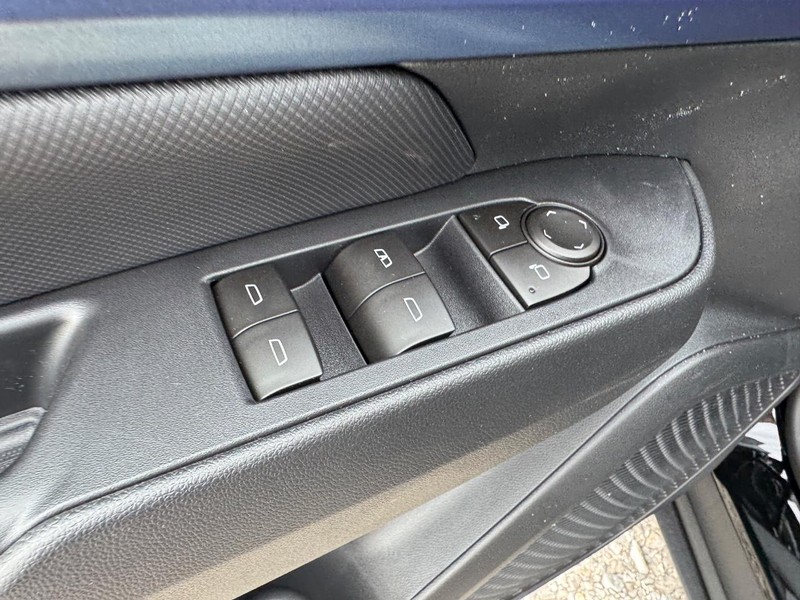 Chevrolet Equinox EV Vehicle Full-screen Gallery Image 11