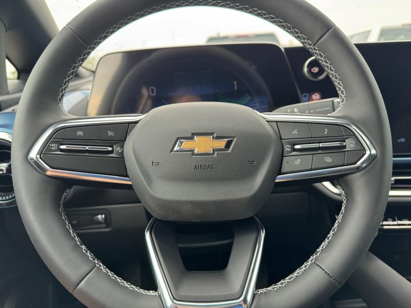 Chevrolet Equinox EV Vehicle Full-screen Gallery Image 12