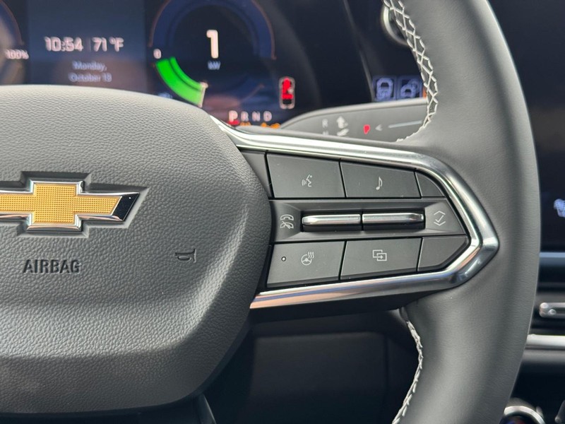 Chevrolet Equinox EV Vehicle Full-screen Gallery Image 14