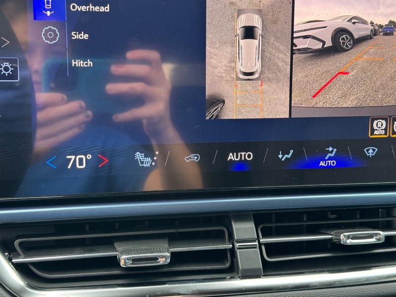 Chevrolet Equinox EV Vehicle Full-screen Gallery Image 15