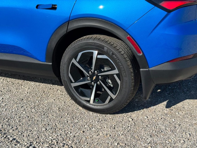 Chevrolet Equinox EV Vehicle Full-screen Gallery Image 4