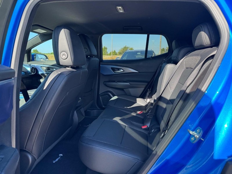 Chevrolet Equinox EV Vehicle Full-screen Gallery Image 5