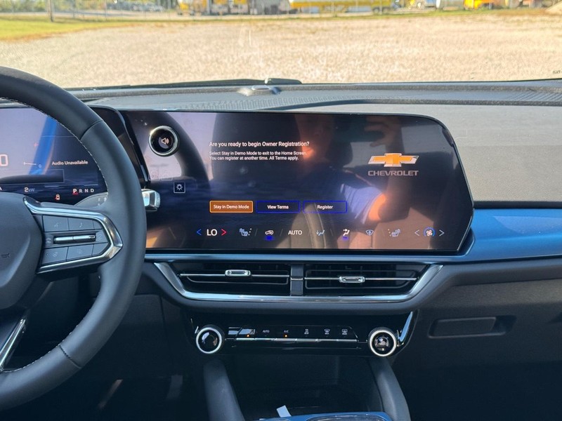 Chevrolet Equinox EV Vehicle Full-screen Gallery Image 8