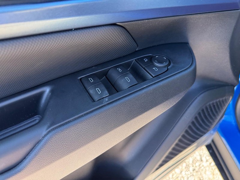 Chevrolet Equinox EV Vehicle Full-screen Gallery Image 11