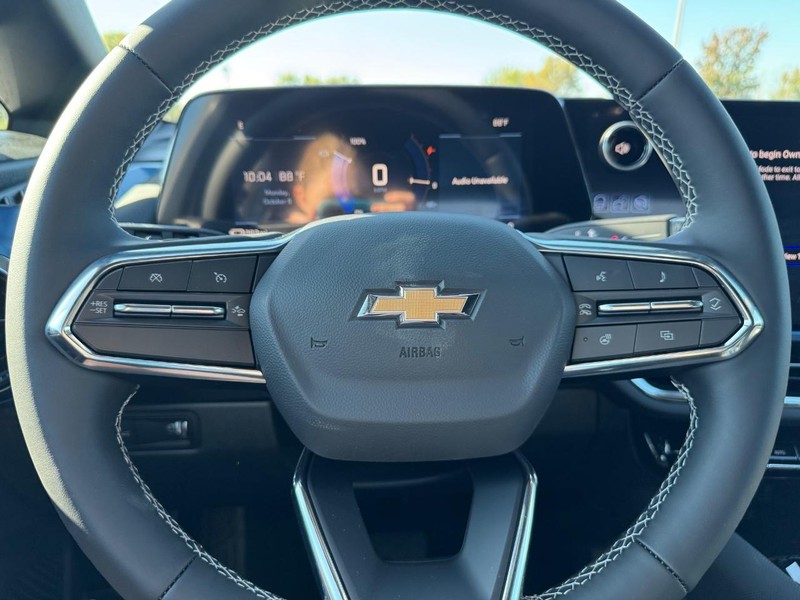 Chevrolet Equinox EV Vehicle Full-screen Gallery Image 12