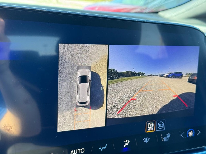 Chevrolet Equinox EV Vehicle Full-screen Gallery Image 16