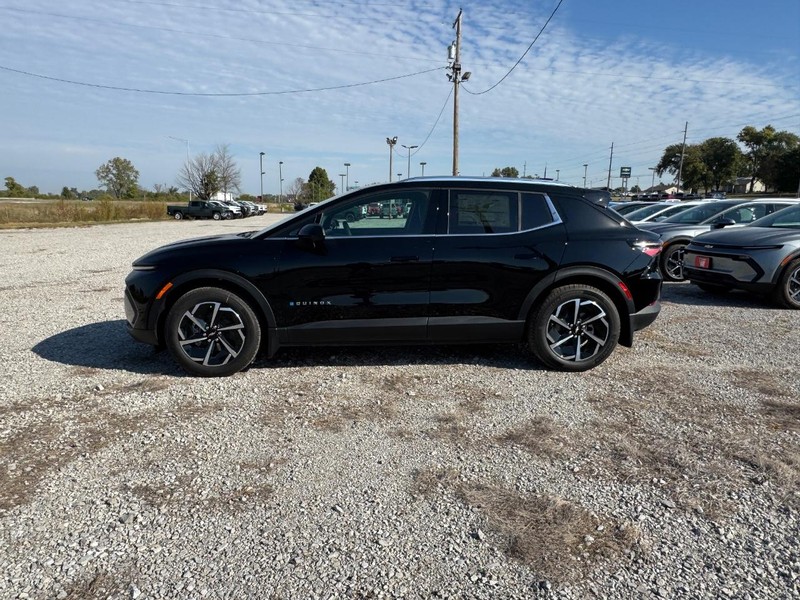 Chevrolet Equinox EV Vehicle Full-screen Gallery Image 2