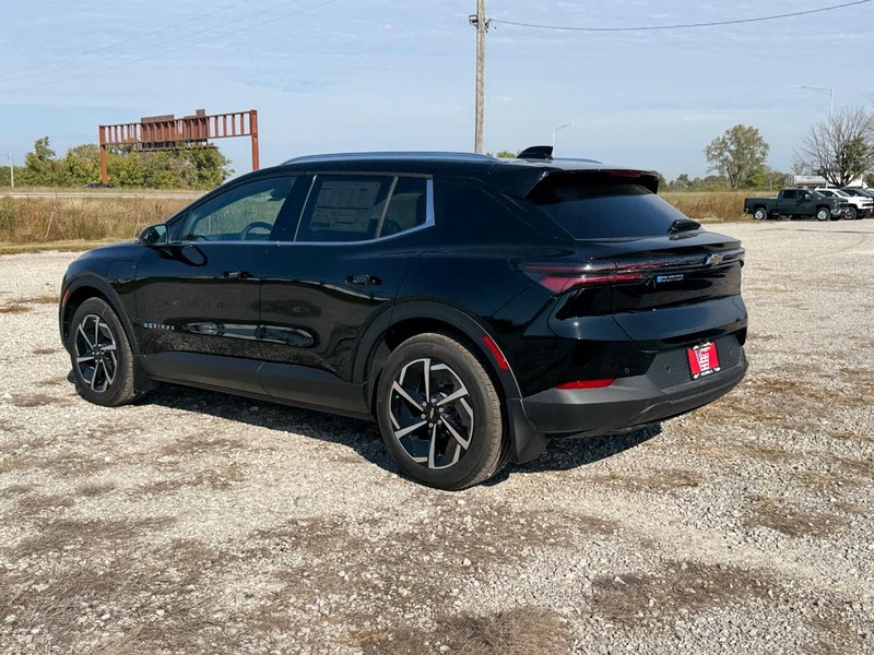 Chevrolet Equinox EV Vehicle Full-screen Gallery Image 3