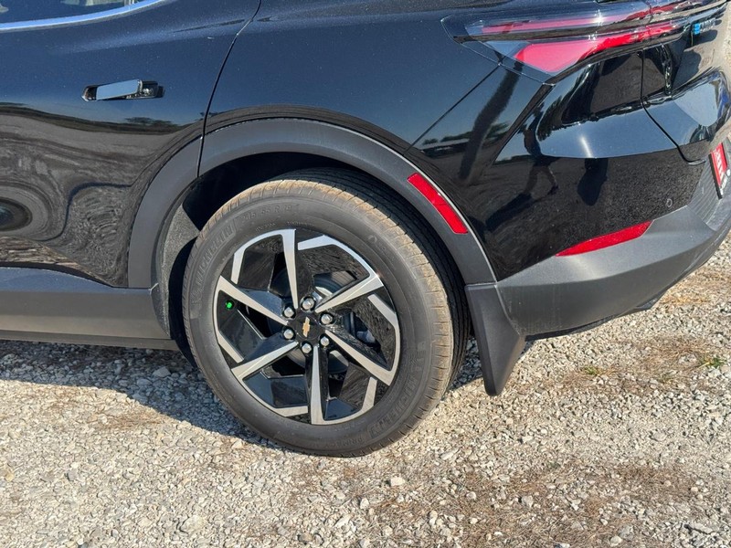 Chevrolet Equinox EV Vehicle Full-screen Gallery Image 4