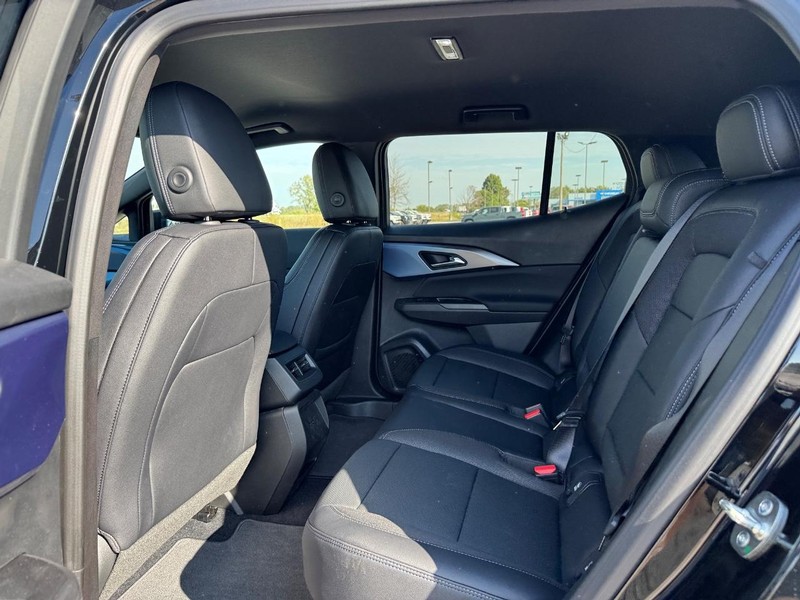 Chevrolet Equinox EV Vehicle Full-screen Gallery Image 5