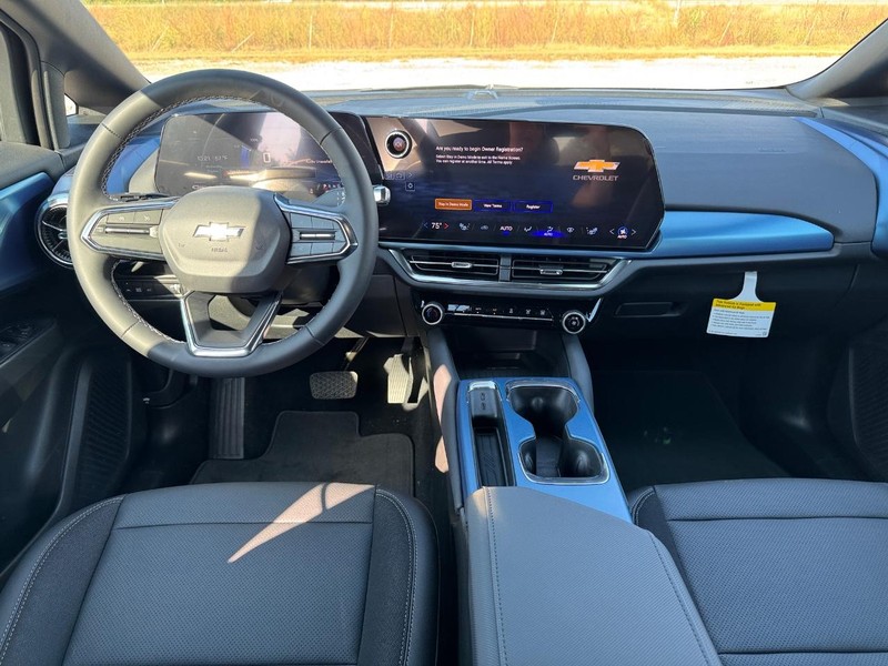 Chevrolet Equinox EV Vehicle Full-screen Gallery Image 6