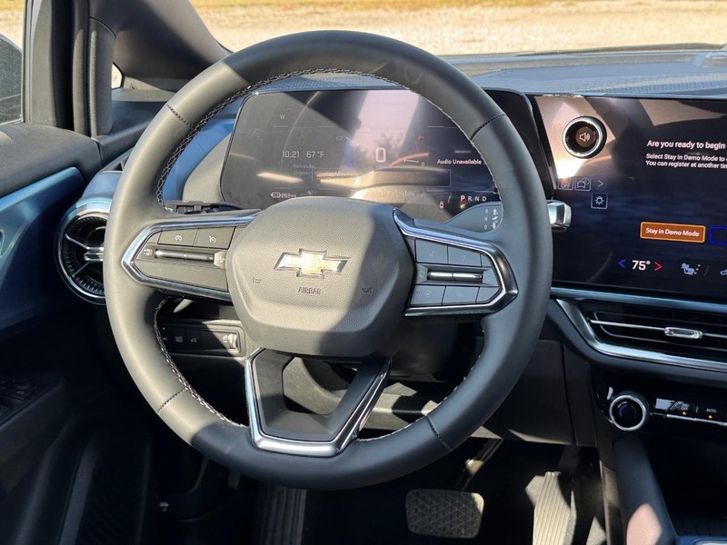 Chevrolet Equinox EV Vehicle Full-screen Gallery Image 7