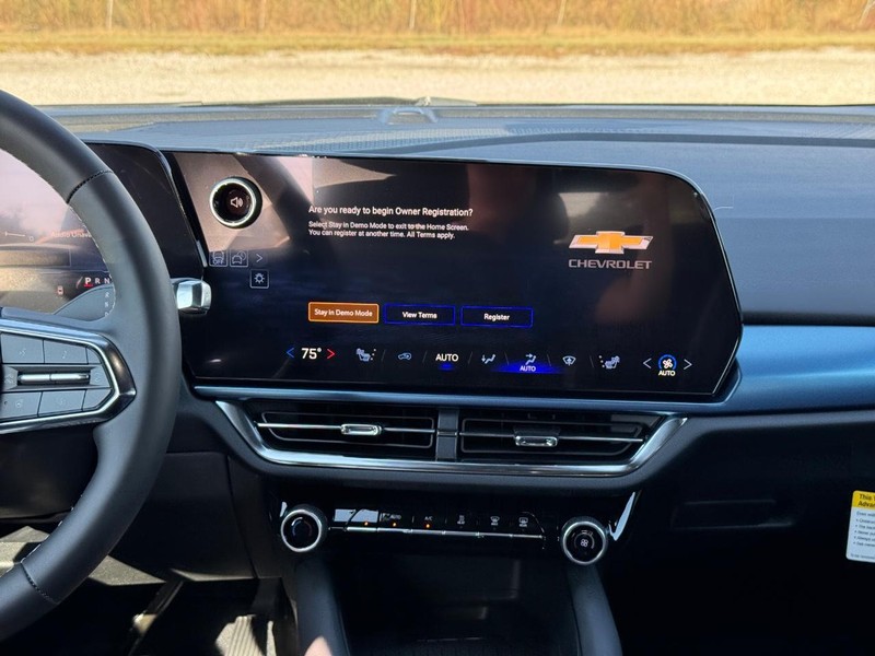 Chevrolet Equinox EV Vehicle Full-screen Gallery Image 8