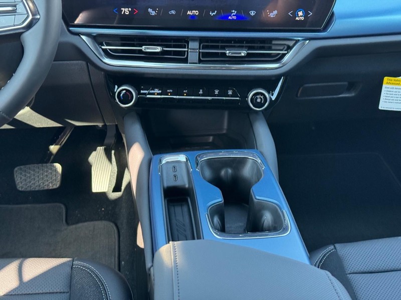 Chevrolet Equinox EV Vehicle Full-screen Gallery Image 9