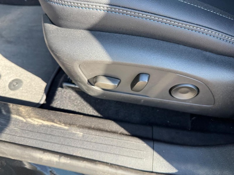 Chevrolet Equinox EV Vehicle Full-screen Gallery Image 10