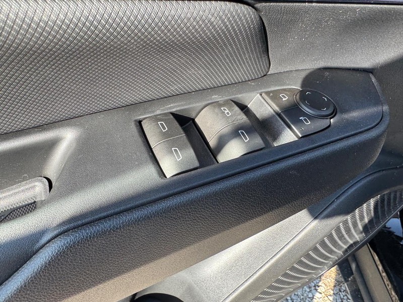 Chevrolet Equinox EV Vehicle Full-screen Gallery Image 11