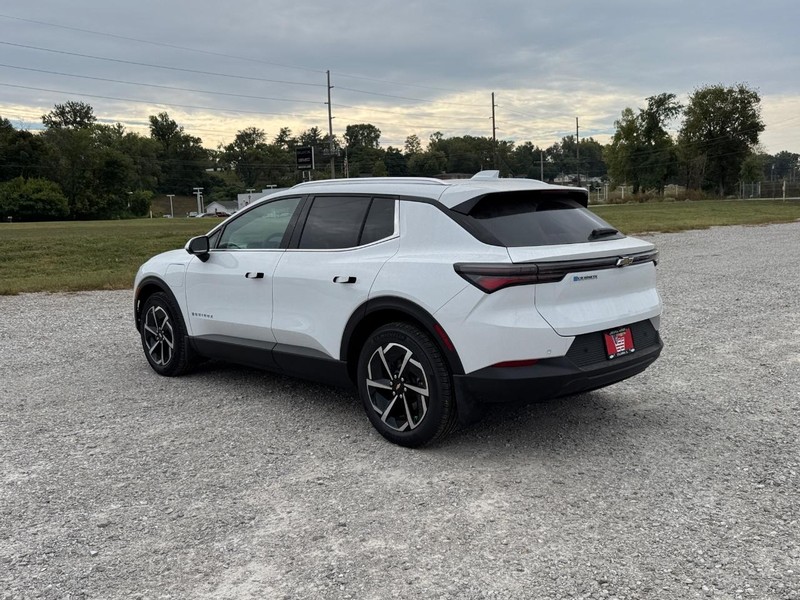 Chevrolet Equinox EV Vehicle Full-screen Gallery Image 3