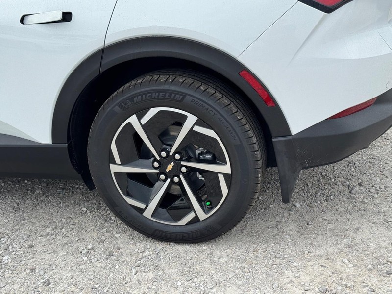 Chevrolet Equinox EV Vehicle Full-screen Gallery Image 4