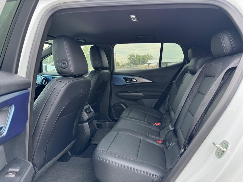 Chevrolet Equinox EV Vehicle Full-screen Gallery Image 5