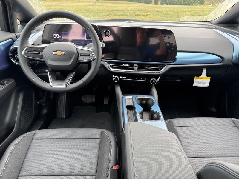 Chevrolet Equinox EV Vehicle Full-screen Gallery Image 6