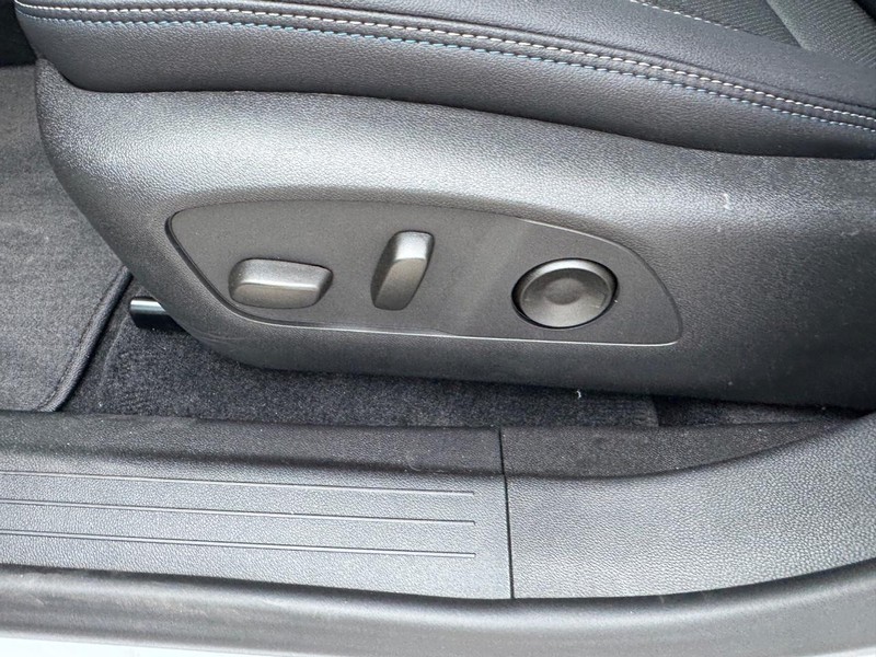 Chevrolet Equinox EV Vehicle Full-screen Gallery Image 10