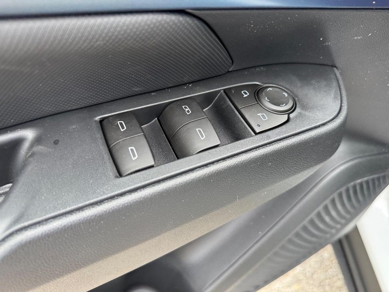 Chevrolet Equinox EV Vehicle Full-screen Gallery Image 11