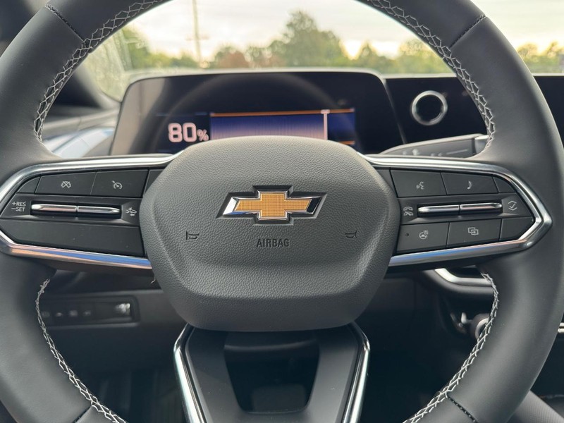 Chevrolet Equinox EV Vehicle Full-screen Gallery Image 12