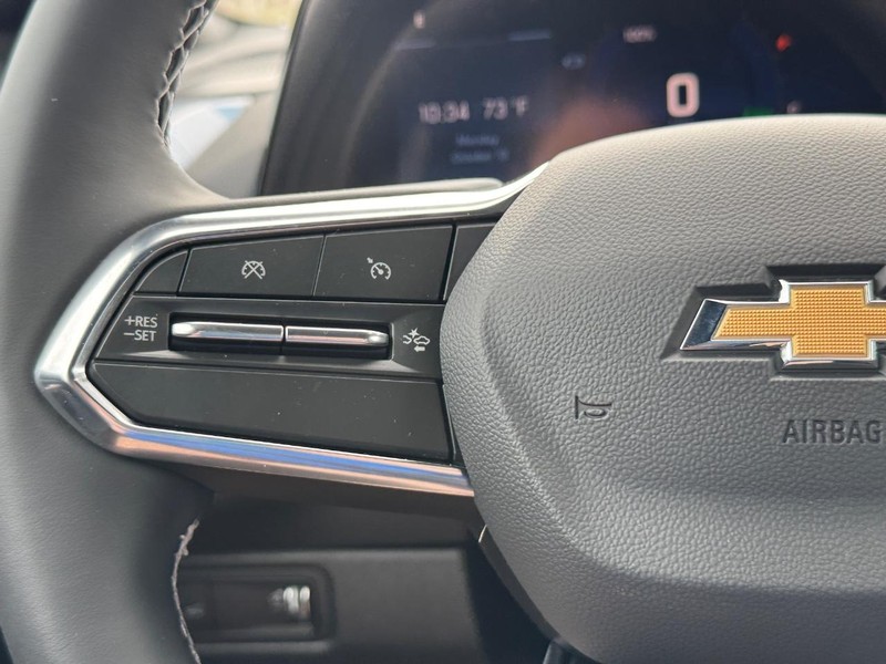 Chevrolet Equinox EV Vehicle Full-screen Gallery Image 13