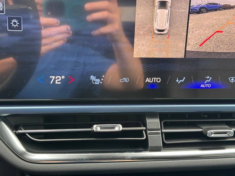 Chevrolet Equinox EV Vehicle Full-screen Gallery Image 15