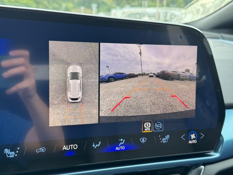 Chevrolet Equinox EV Vehicle Full-screen Gallery Image 16