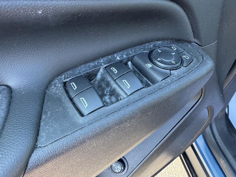 Chevrolet Equinox Vehicle Full-screen Gallery Image 16