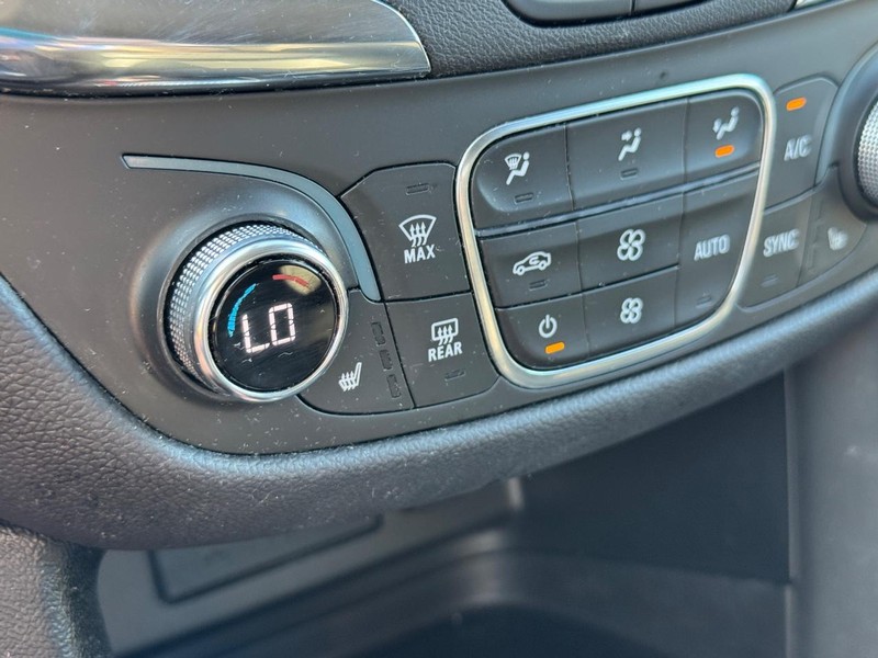 Chevrolet Equinox Vehicle Full-screen Gallery Image 21