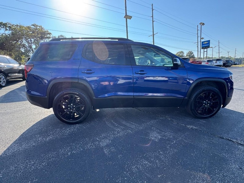 GMC Acadia Vehicle Full-screen Gallery Image 6