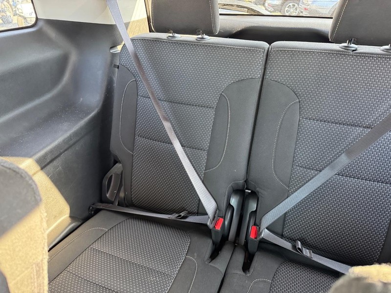 GMC Acadia Vehicle Full-screen Gallery Image 11