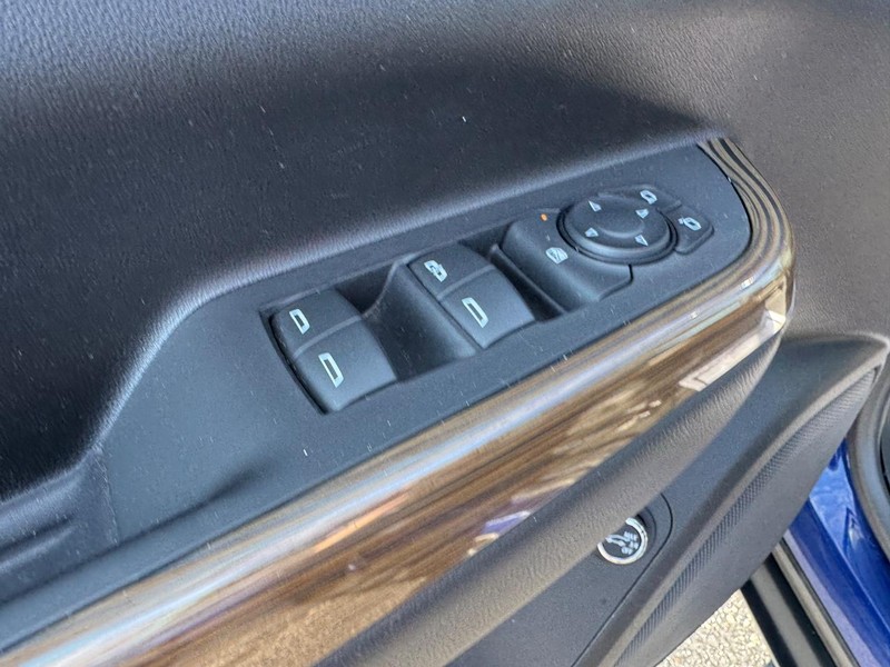 GMC Acadia Vehicle Full-screen Gallery Image 18