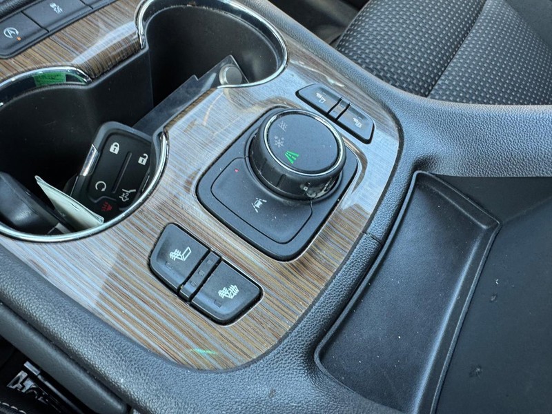 GMC Acadia Vehicle Full-screen Gallery Image 19