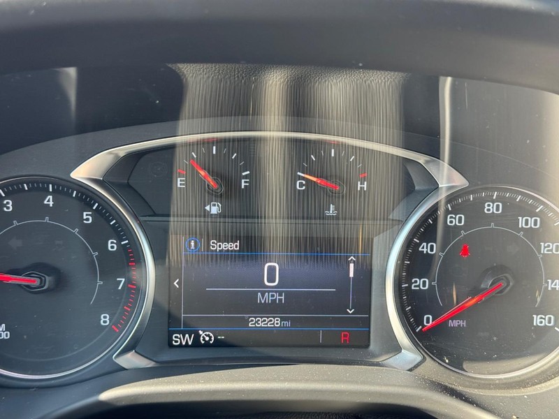 GMC Acadia Vehicle Full-screen Gallery Image 24