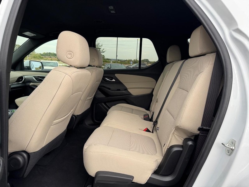 Chevrolet Traverse Vehicle Full-screen Gallery Image 11