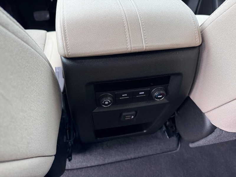 Chevrolet Traverse Vehicle Full-screen Gallery Image 12