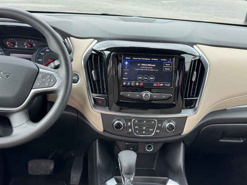 Chevrolet Traverse Vehicle Full-screen Gallery Image 15