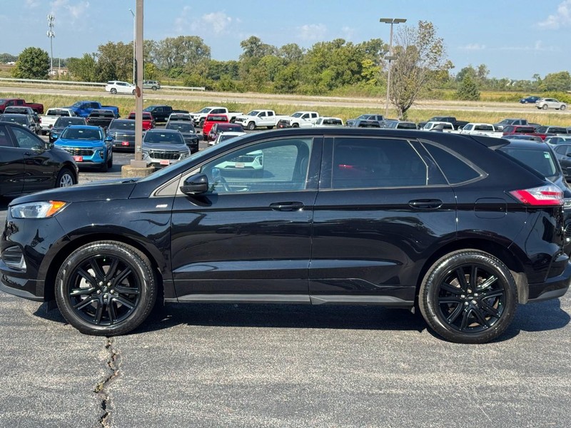 Ford Edge Vehicle Full-screen Gallery Image 2