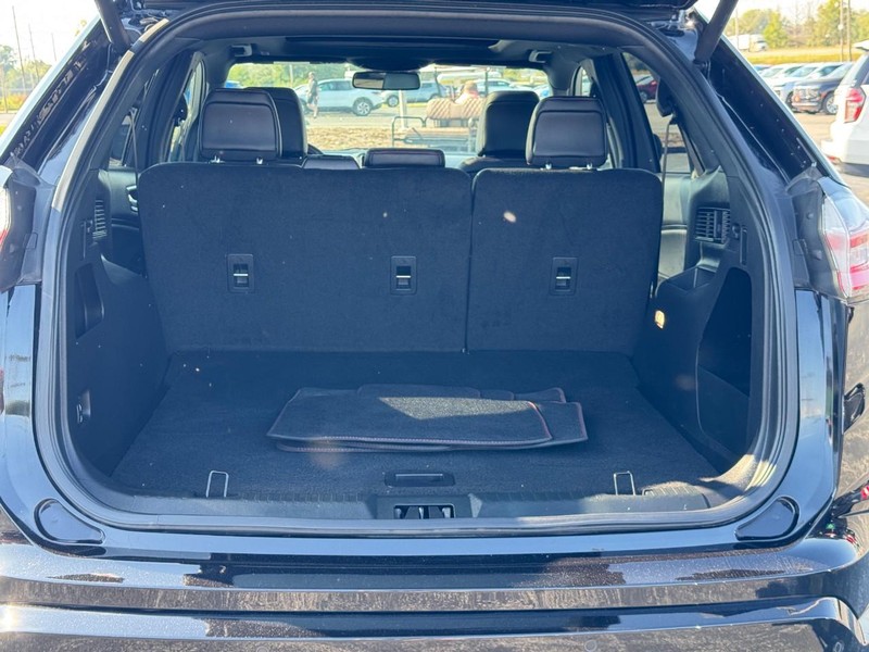 Ford Edge Vehicle Full-screen Gallery Image 4