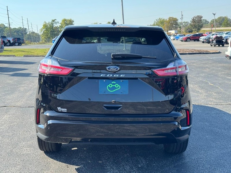 Ford Edge Vehicle Full-screen Gallery Image 5