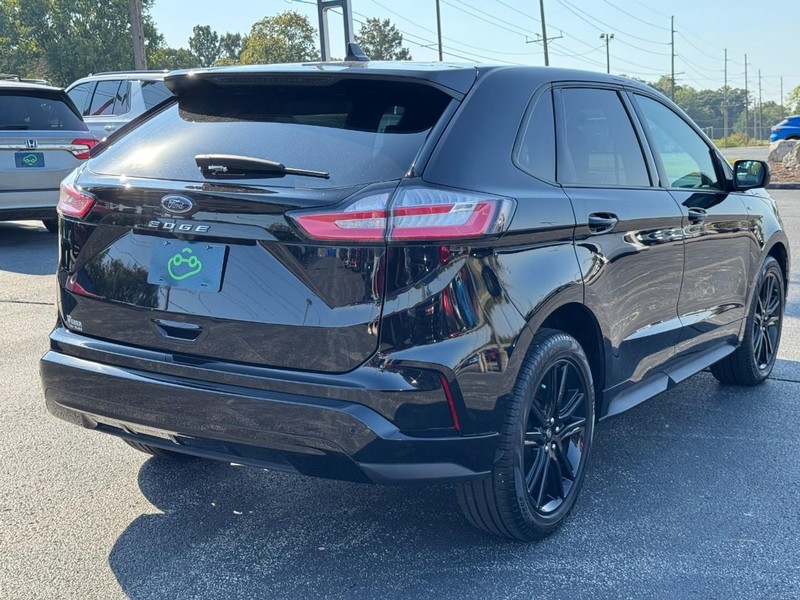 Ford Edge Vehicle Full-screen Gallery Image 6