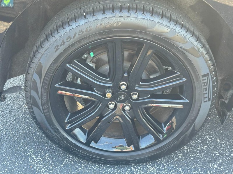 Ford Edge Vehicle Full-screen Gallery Image 7