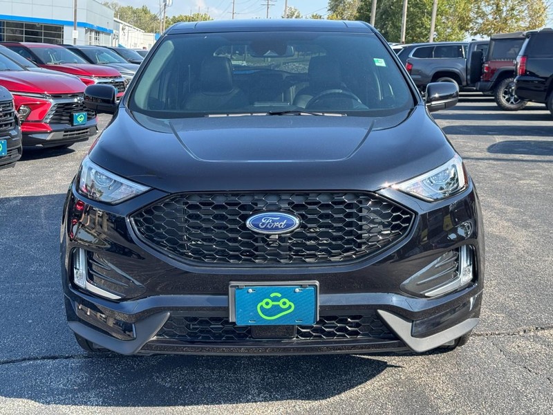 Ford Edge Vehicle Full-screen Gallery Image 9