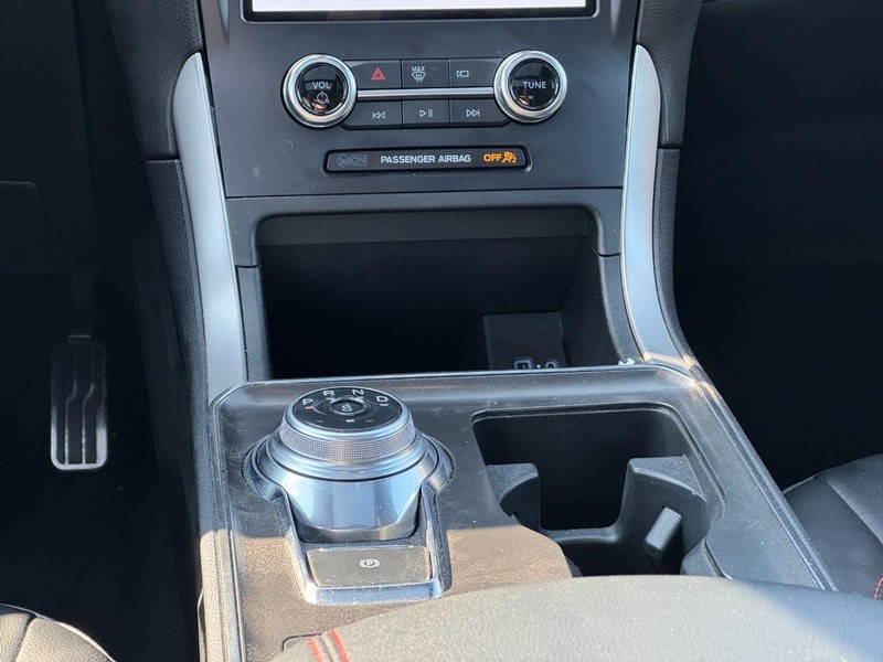 Ford Edge Vehicle Full-screen Gallery Image 14