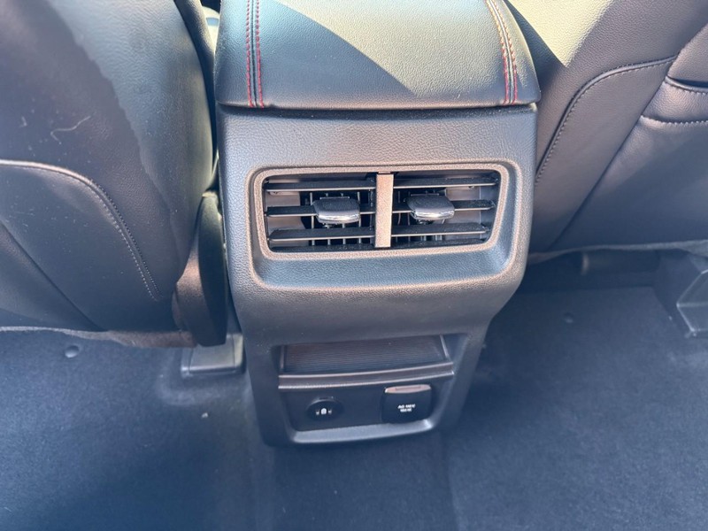 Ford Edge Vehicle Full-screen Gallery Image 16