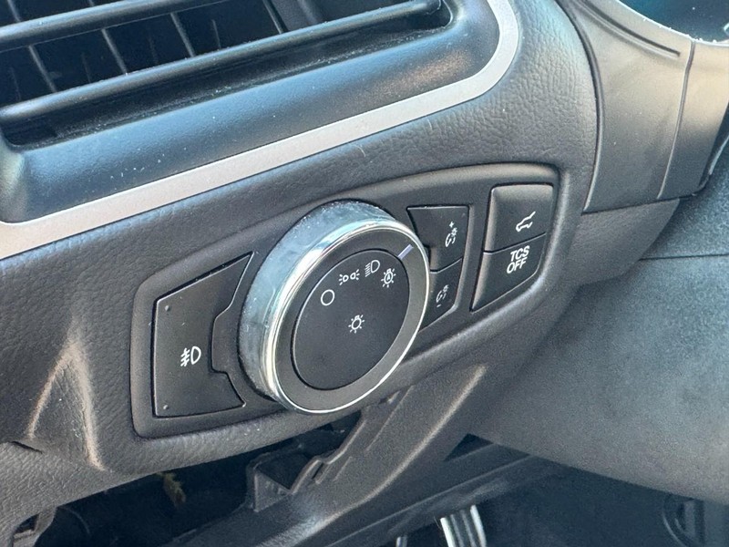 Ford Edge Vehicle Full-screen Gallery Image 17